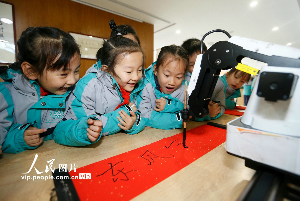 校园科技节 感受科学奥秘